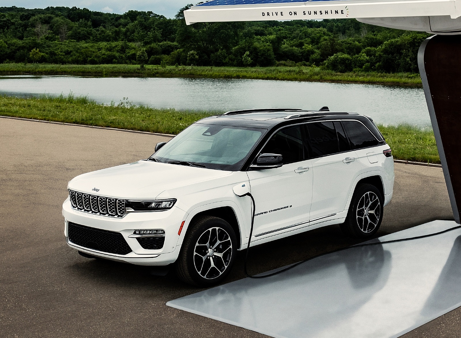 2022 Jeep Grand Cherokee 4xe Plug-In Hybrid Front Three-Quarter Wallpapers #67 of 68