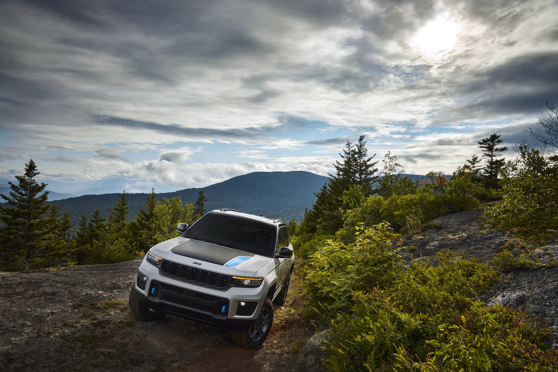 2022 Jeep Grand Cherokee Trailhawk 4xe Front Wallpapers (4)