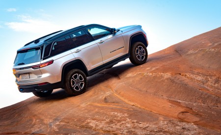 2022 Jeep Grand Cherokee Trailhawk 4xe Off-Road Wallpapers 450x275 (14)