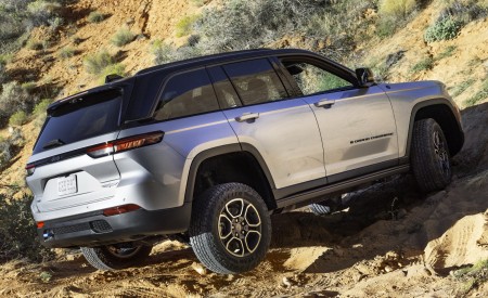 2022 Jeep Grand Cherokee Trailhawk 4xe Off-Road Wallpapers 450x275 (20)