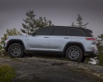 2022 Jeep Grand Cherokee Trailhawk 4xe Side Wallpapers 150x120 (28)