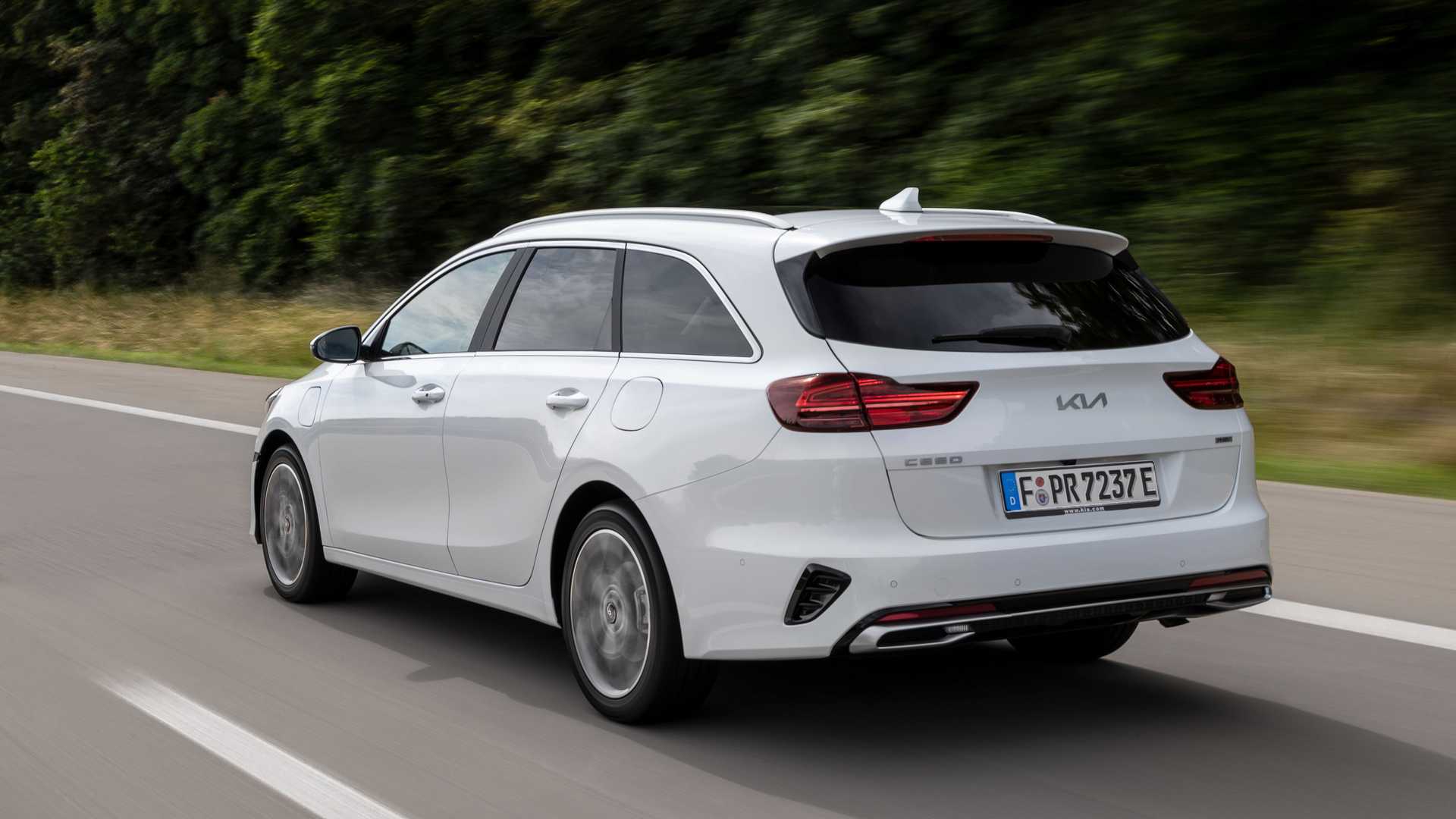 2022 Kia Ceed SW Rear Three-Quarter Wallpapers (2)