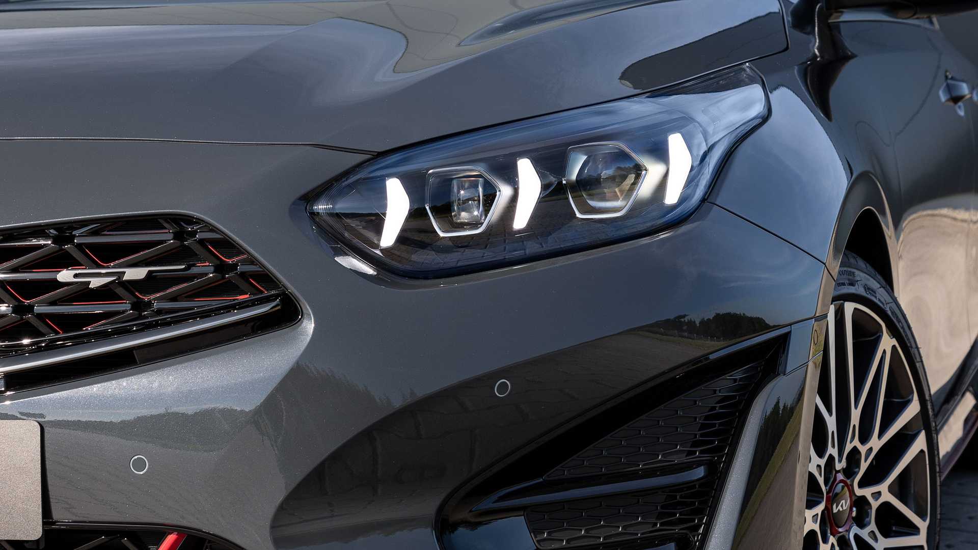 2022 Kia ProCeed GT Headlight Wallpapers (10)