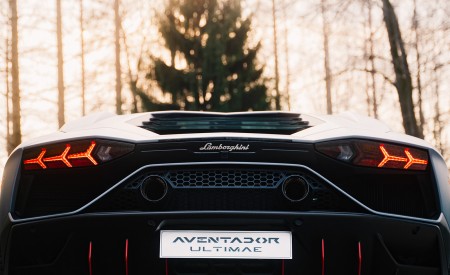 2022 Lamborghini Aventador LP 780-4 Ultimae Detail Wallpapers 450x275 (33)
