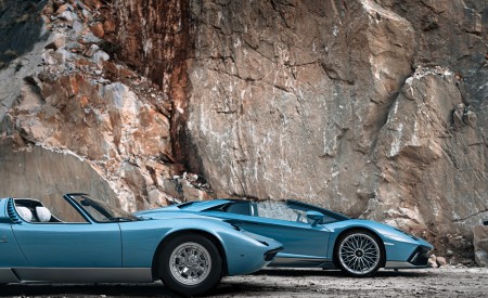 2022 Lamborghini Aventador LP 780-4 Ultimae Roadster Side Wallpapers 450x275 (68)