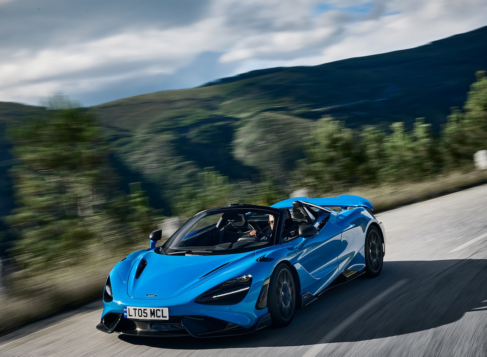 2022 McLaren 765LT Spider Front Three-Quarter Wallpapers (5)