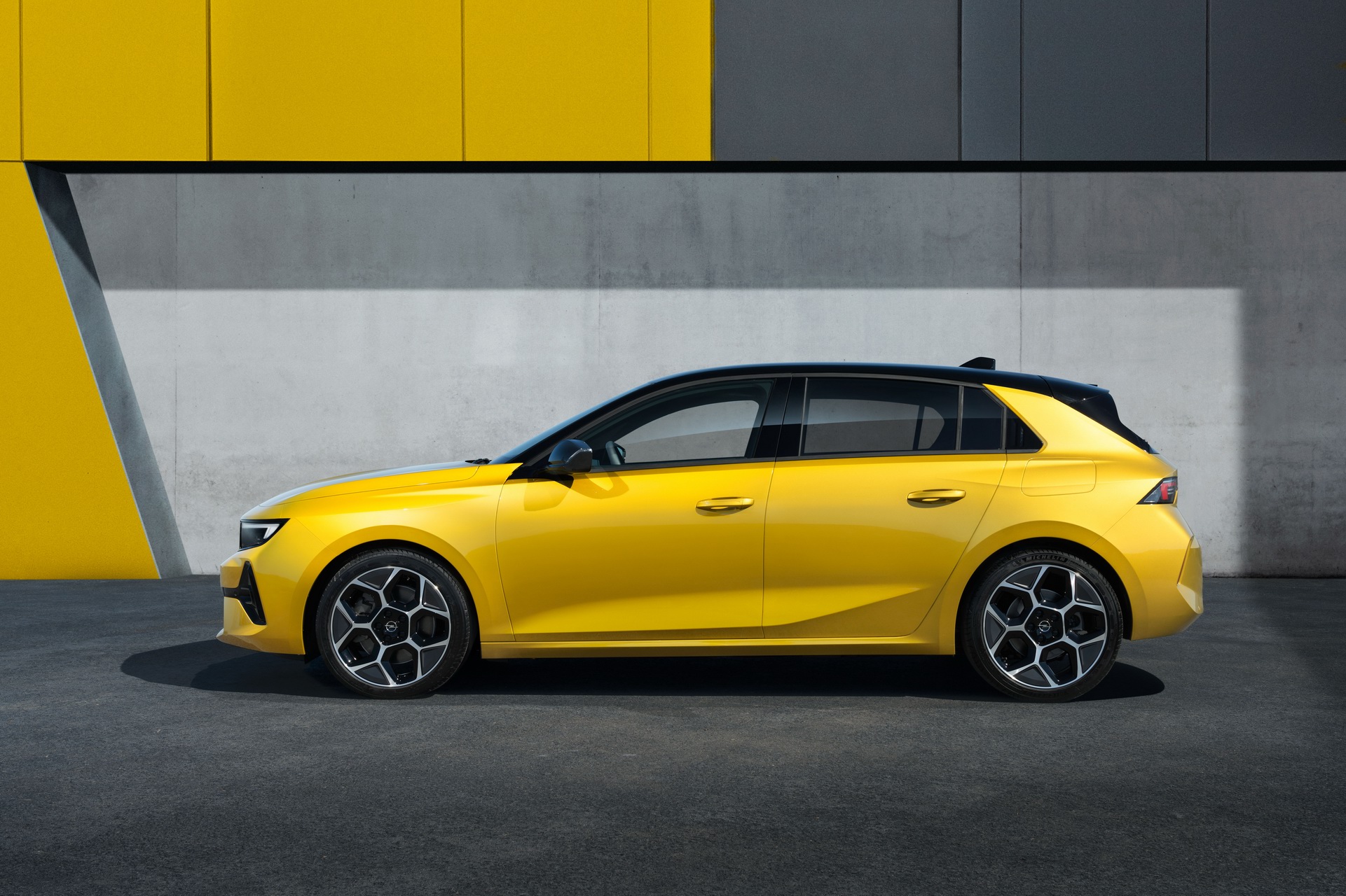 2022 Opel Astra Side Wallpapers #6 of 25