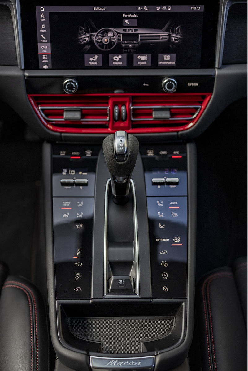 2022 Porsche Macan GTS (Color: Carmine Red) Central Console Wallpapers #223 of 229