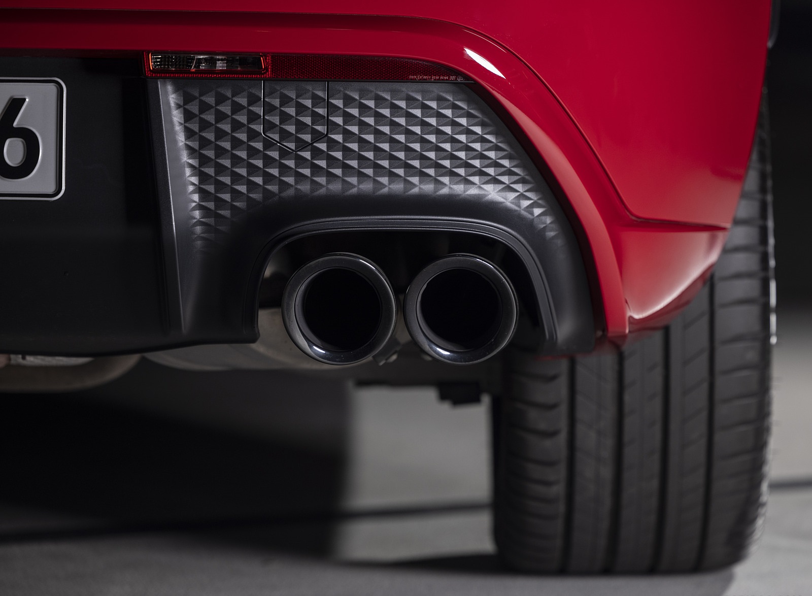 2022 Porsche Macan GTS (Color: Carmine Red) Exhaust Wallpapers #219 of 229