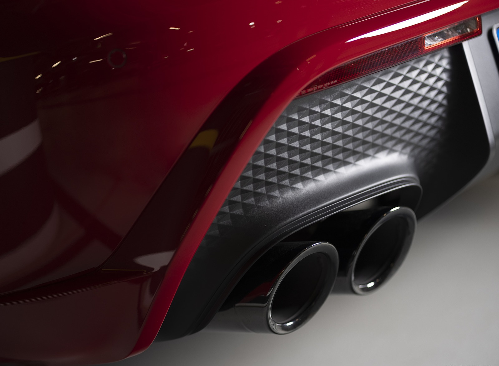 2022 Porsche Macan GTS (Color: Carmine Red) Exhaust Wallpapers  #218 of 229