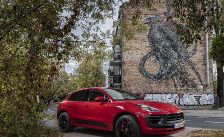 2022 Porsche Macan GTS (Color: Carmine Red) Front Three-Quarter Wallpapers 450x275 (209)