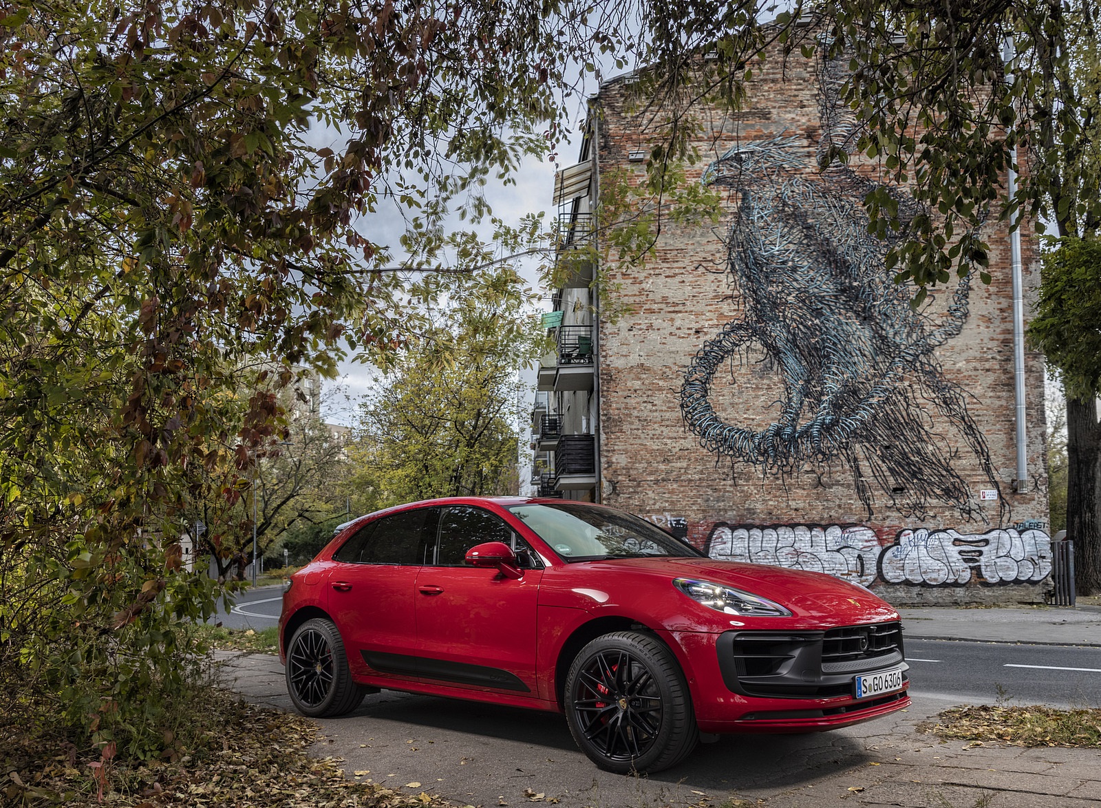 2022 Porsche Macan GTS (Color: Carmine Red) Front Three-Quarter Wallpapers #209 of 229