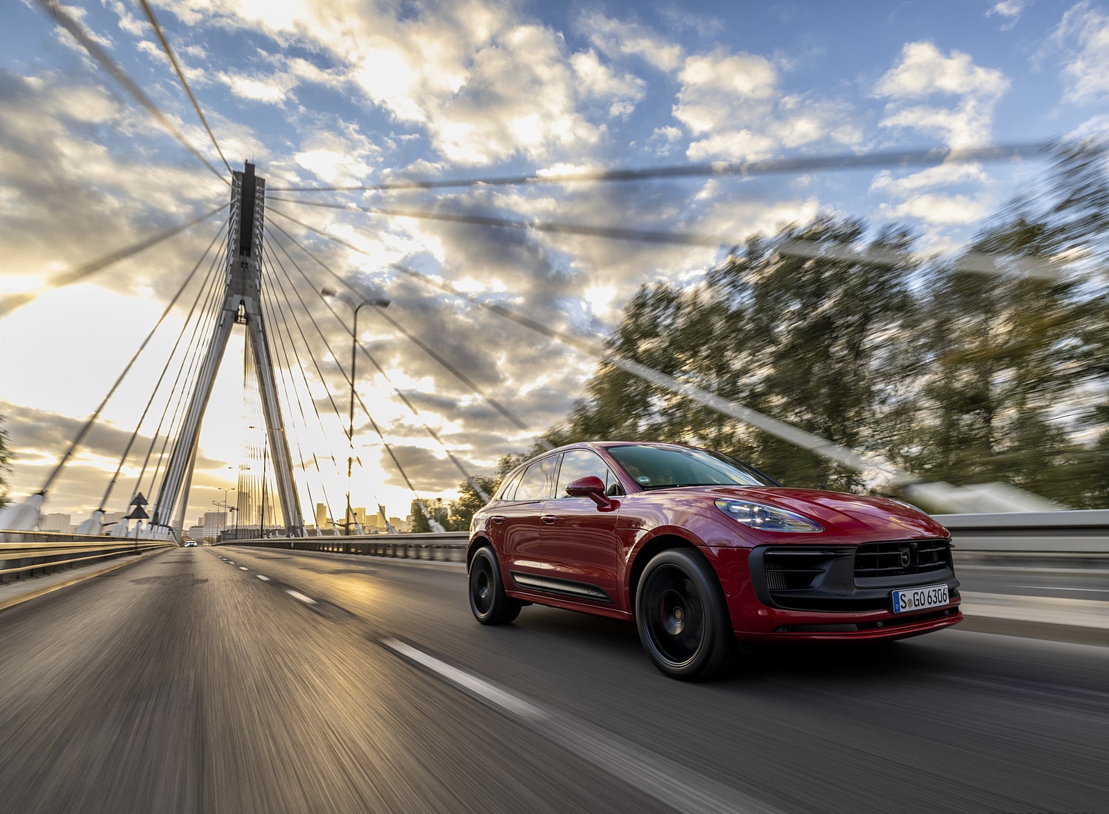 2022 Porsche Macan GTS (Color: Carmine Red) Front Three-Quarter Wallpapers #195 of 229