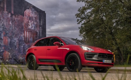 2022 Porsche Macan GTS (Color: Carmine Red) Front Three-Quarter Wallpapers 450x275 (210)