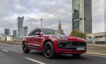 2022 Porsche Macan GTS (Color: Carmine Red) Front Three-Quarter Wallpapers 450x275 (197)
