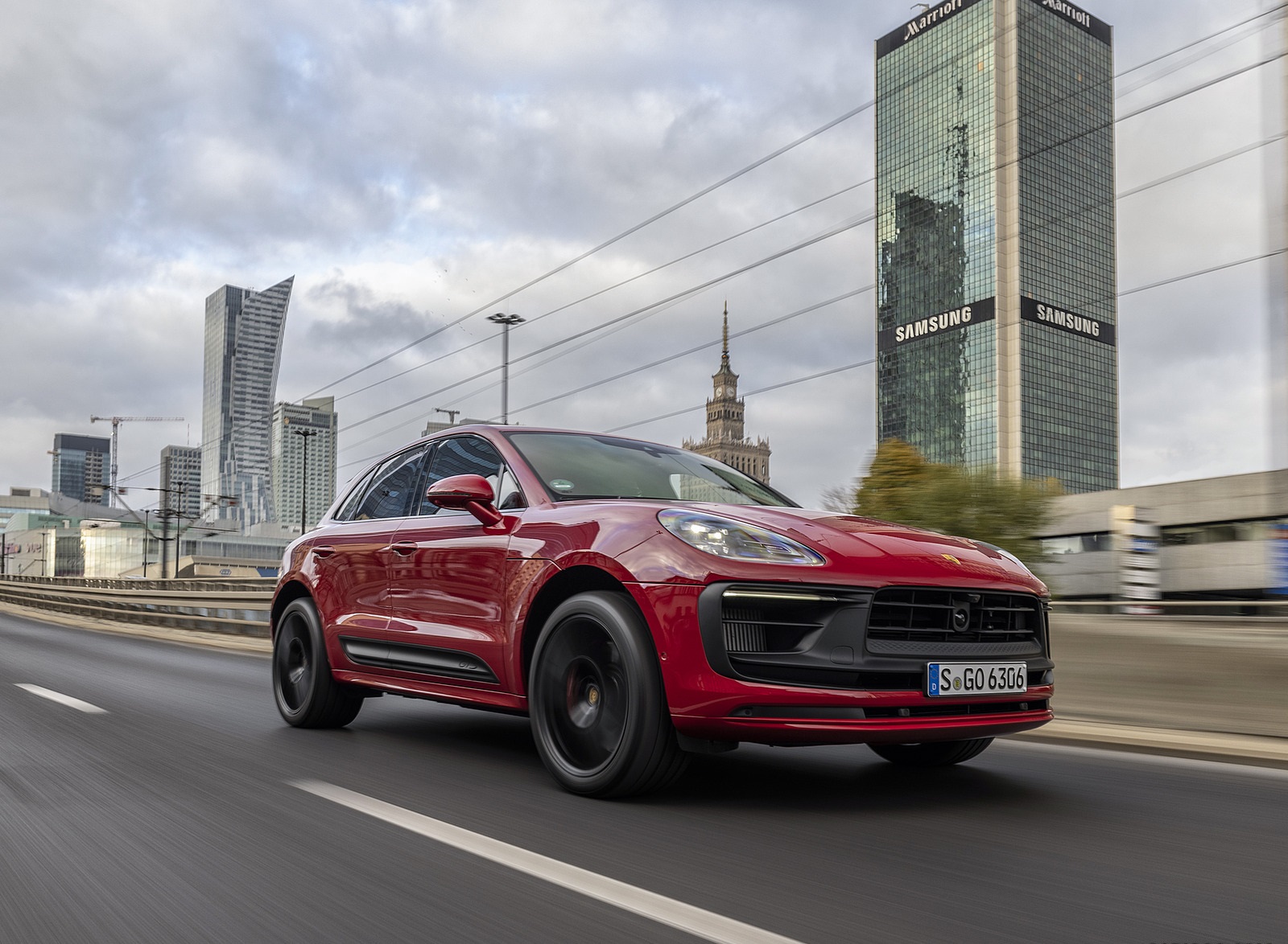 2022 Porsche Macan GTS (Color: Carmine Red) Front Three-Quarter Wallpapers #197 of 229