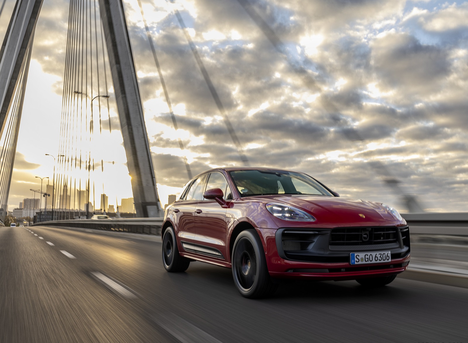 2022 Porsche Macan GTS (Color: Carmine Red) Front Three-Quarter Wallpapers #194 of 229