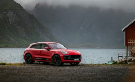 2022 Porsche Macan GTS (Color: Carmine Red) Front Three-Quarter Wallpapers 450x275 (36)