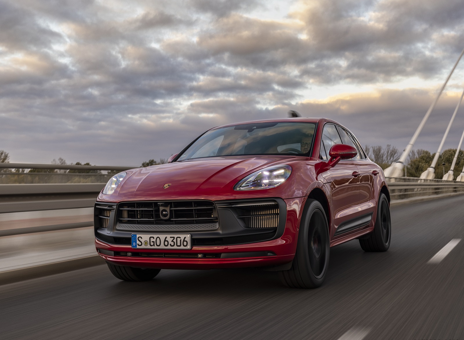2022 Porsche Macan GTS (Color: Carmine Red) Front Three-Quarter Wallpapers #198 of 229