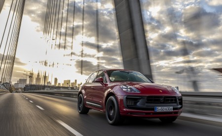 2022 Porsche Macan GTS (Color: Carmine Red) Front Three-Quarter Wallpapers 450x275 (193)