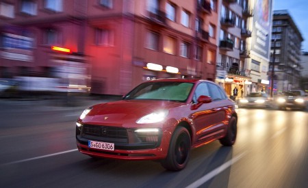 2022 Porsche Macan GTS (Color: Carmine Red) Front Three-Quarter Wallpapers 450x275 (186)