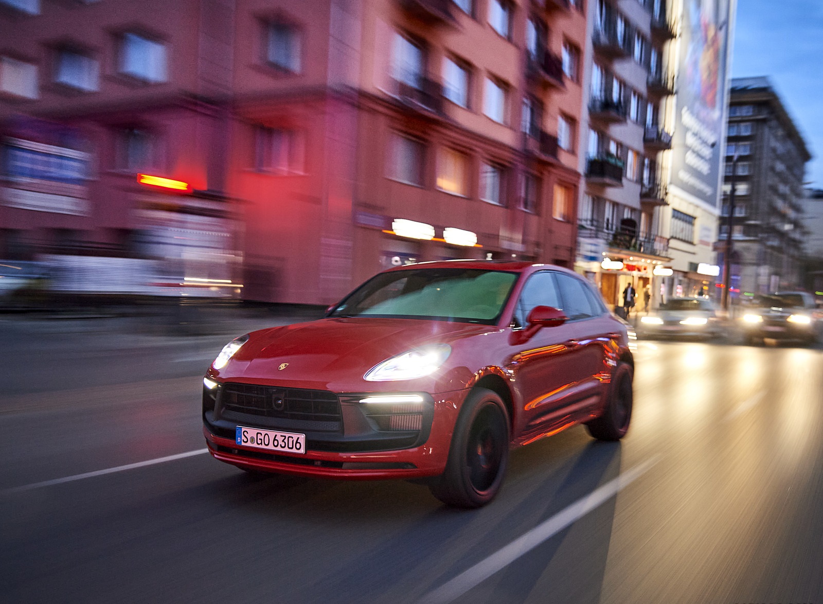 2022 Porsche Macan GTS (Color: Carmine Red) Front Three-Quarter Wallpapers #186 of 229