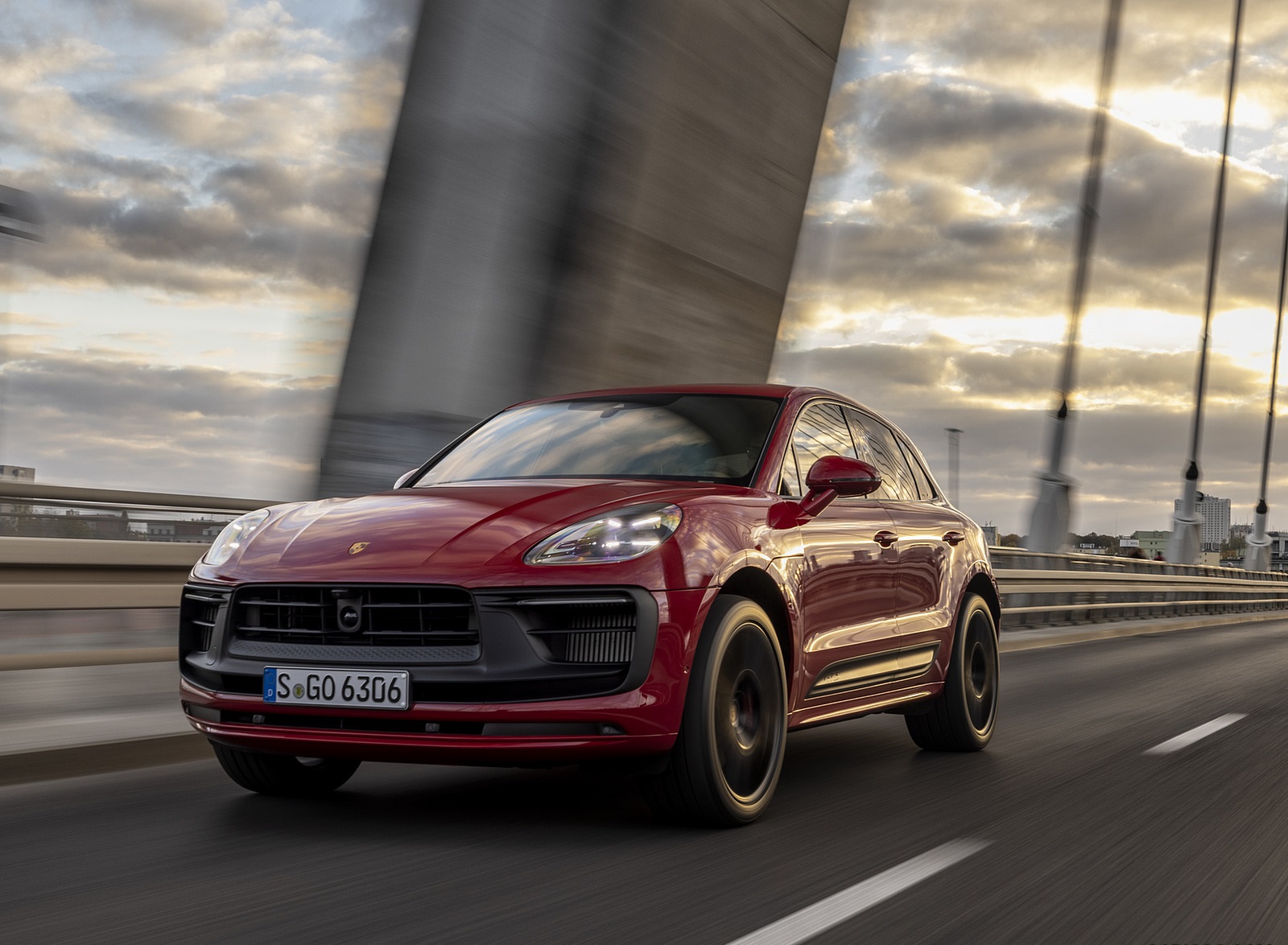2022 Porsche Macan GTS (Color: Carmine Red) Front Three-Quarter Wallpapers #199 of 229