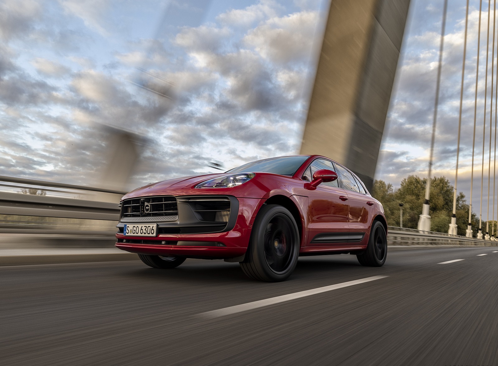 2022 Porsche Macan GTS (Color: Carmine Red) Front Three-Quarter Wallpapers #191 of 229