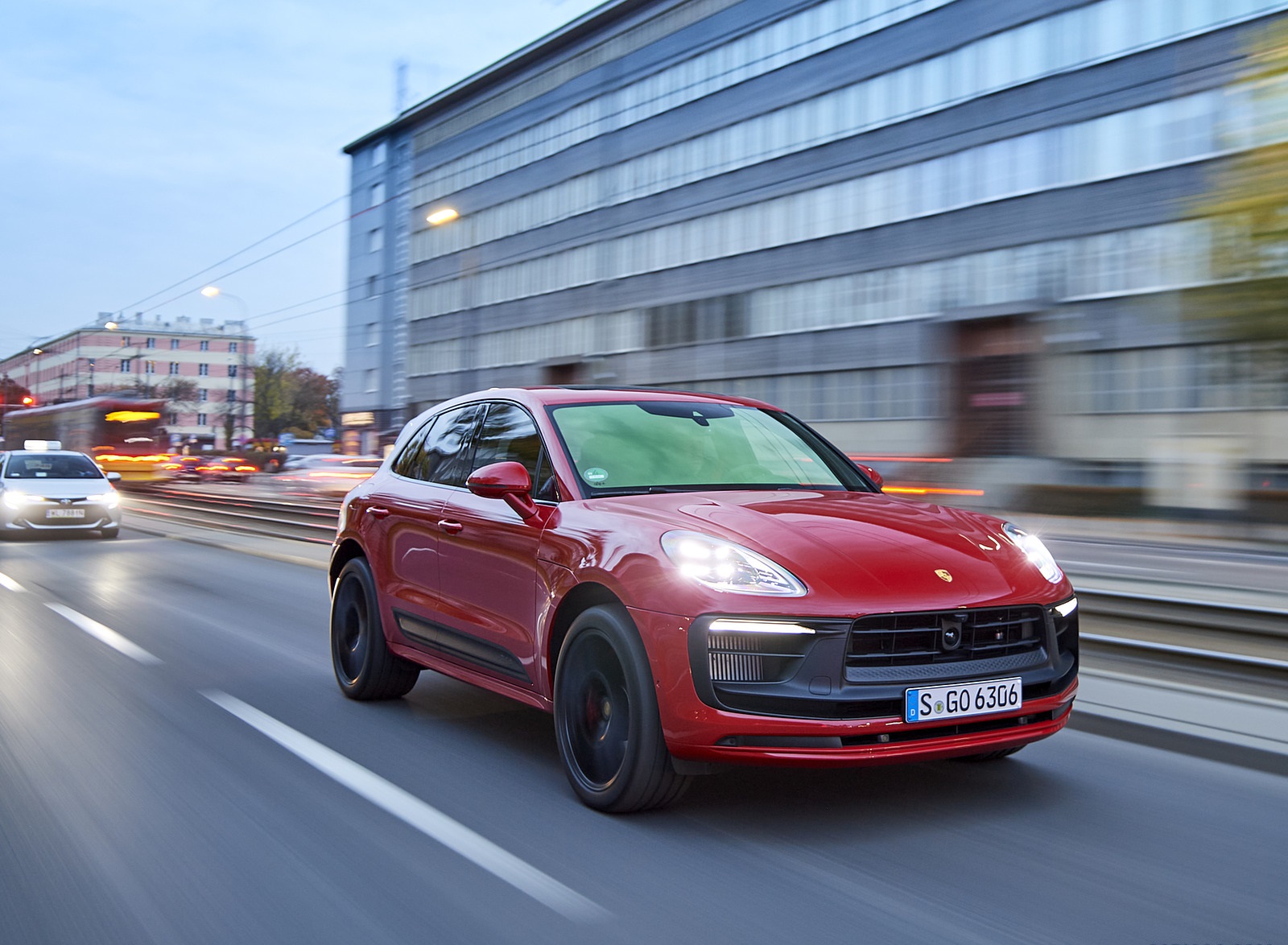 2022 Porsche Macan GTS (Color: Carmine Red) Front Three-Quarter Wallpapers #184 of 229