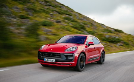 2022 Porsche Macan GTS (Color: Carmine Red) Front Three-Quarter Wallpapers 450x275 (20)
