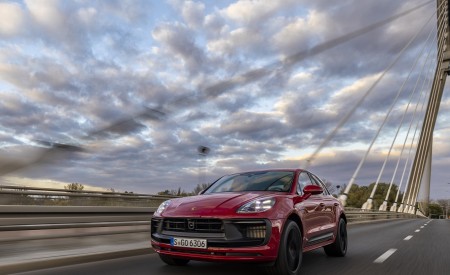 2022 Porsche Macan GTS (Color: Carmine Red) Front Three-Quarter Wallpapers 450x275 (200)