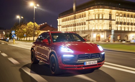 2022 Porsche Macan GTS (Color: Carmine Red) Front Three-Quarter Wallpapers 450x275 (187)