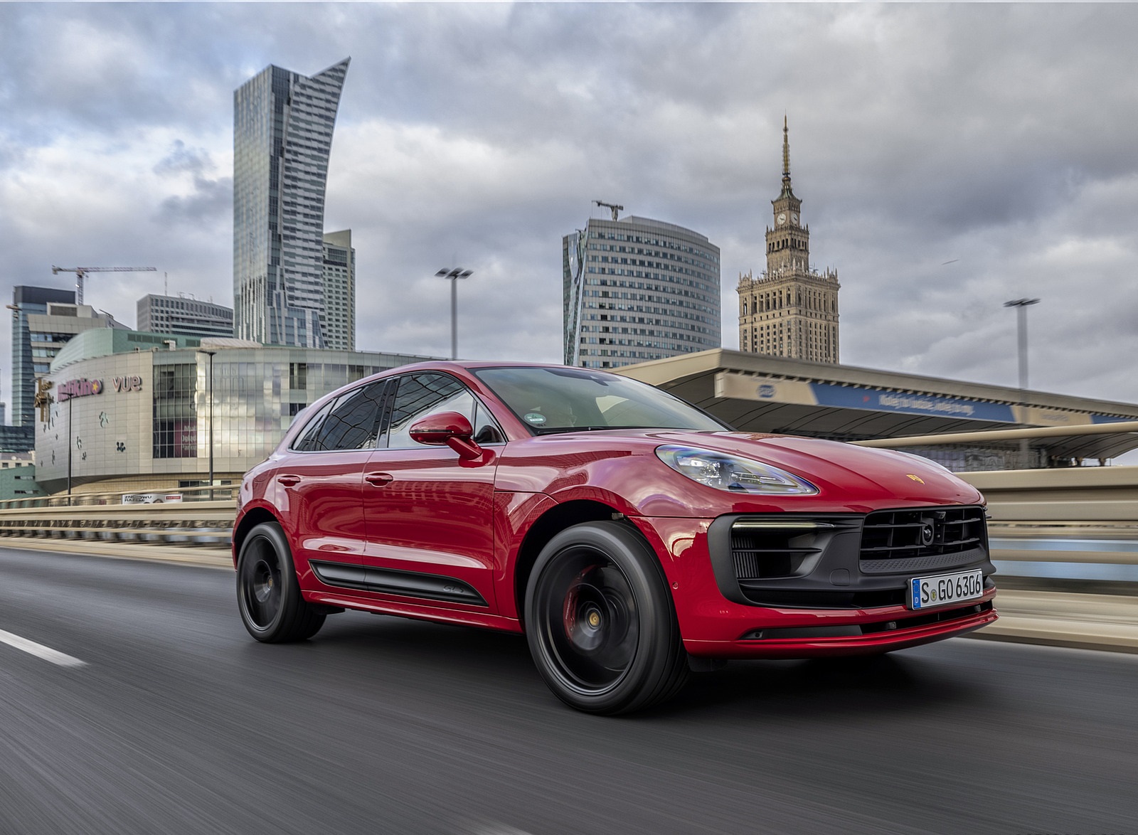 2022 Porsche Macan GTS (Color: Carmine Red) Front Three-Quarter Wallpapers #201 of 229