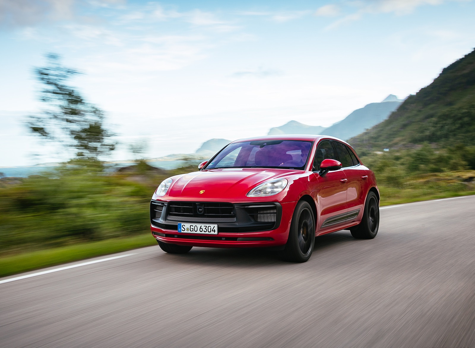 2022 Porsche Macan GTS (Color: Carmine Red) Front Wallpapers #13 of 229