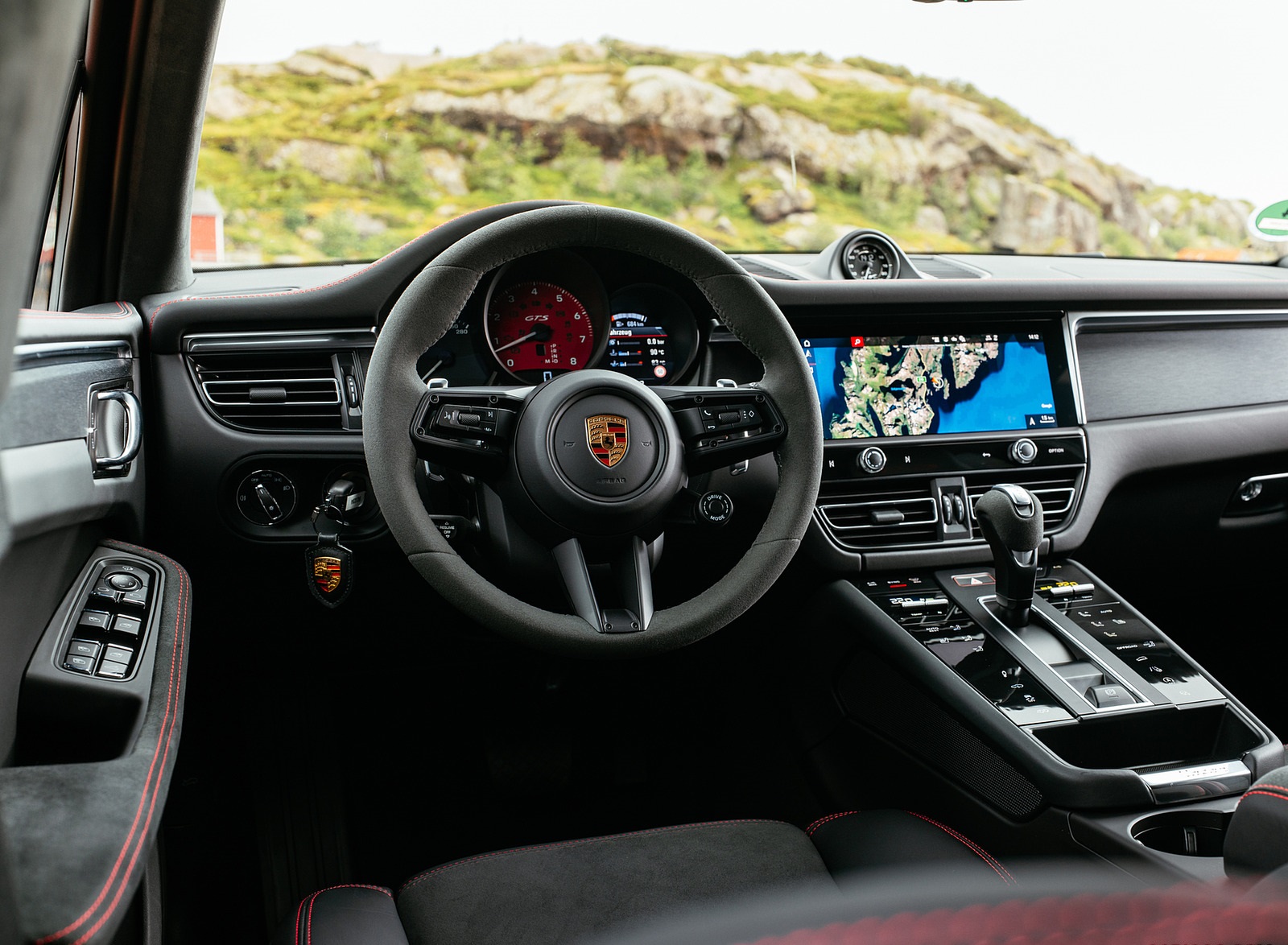 2022 Porsche Macan GTS (Color: Carmine Red) Interior Cockpit Wallpapers #57 of 229