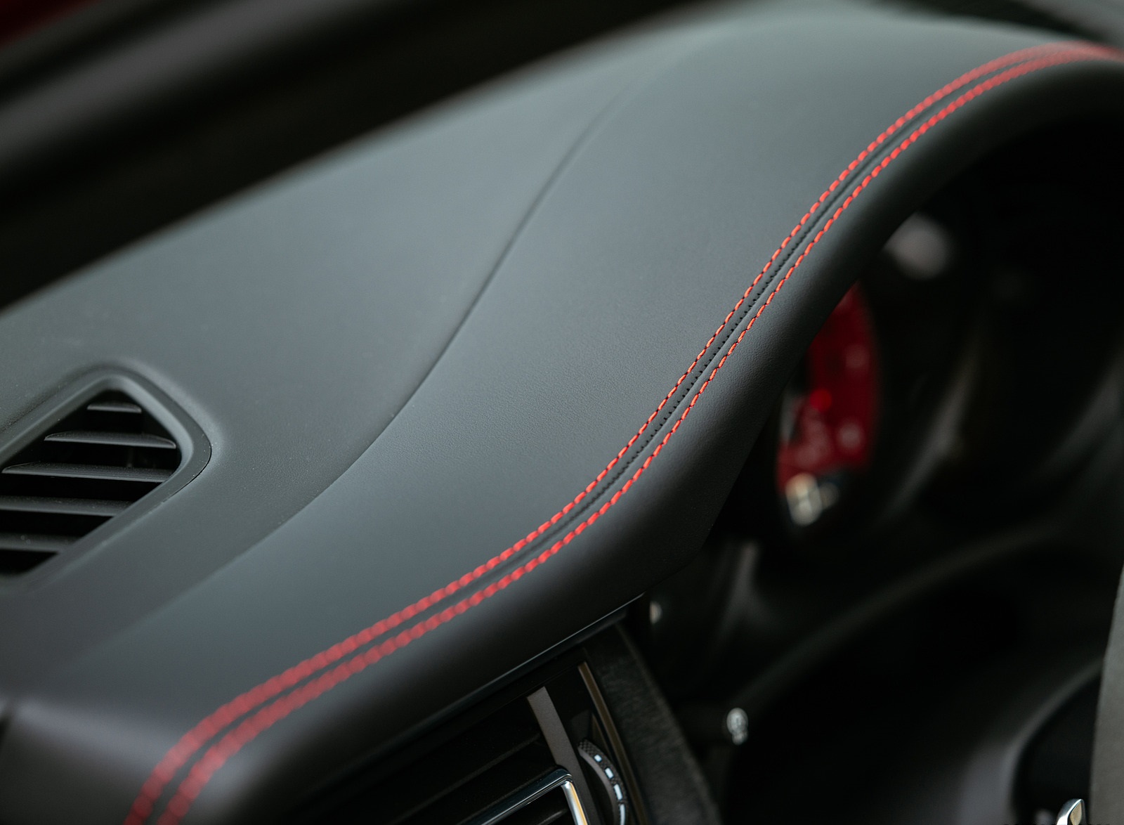 2022 Porsche Macan GTS (Color: Carmine Red) Interior Detail Wallpapers #63 of 229