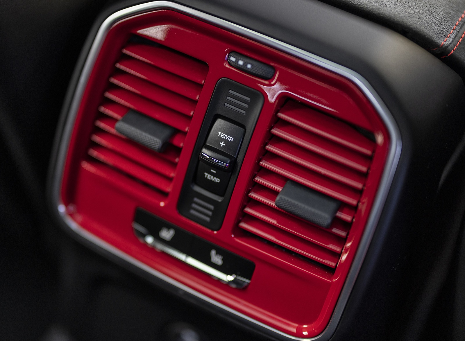2022 Porsche Macan GTS (Color: Carmine Red) Interior Detail Wallpapers #228 of 229
