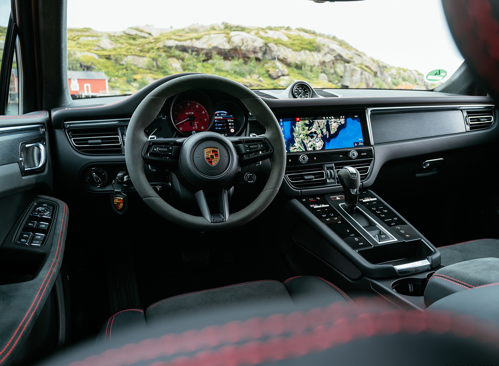 2022 Porsche Macan GTS (Color: Carmine Red) Interior Wallpapers #54 of 229