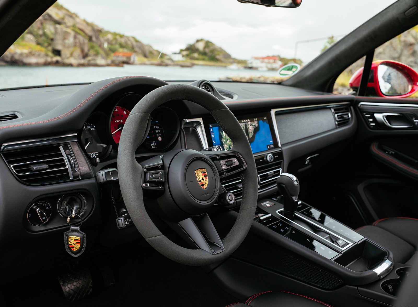 2022 Porsche Macan GTS (Color: Carmine Red) Interior Wallpapers #56 of 229