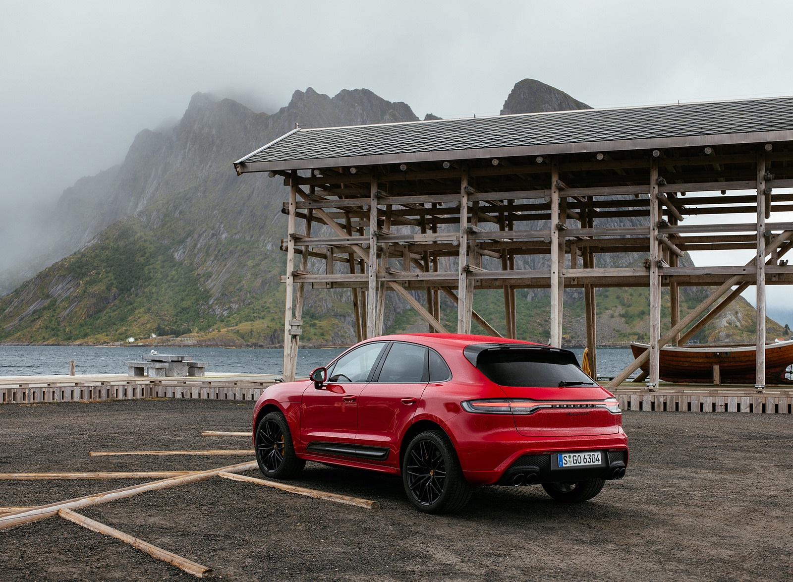 2022 Porsche Macan GTS (Color: Carmine Red) Rear Three-Quarter Wallpapers #39 of 229