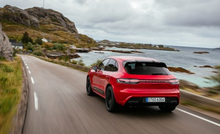 2022 Porsche Macan GTS (Color: Carmine Red) Rear Three-Quarter Wallpapers 450x275 (21)