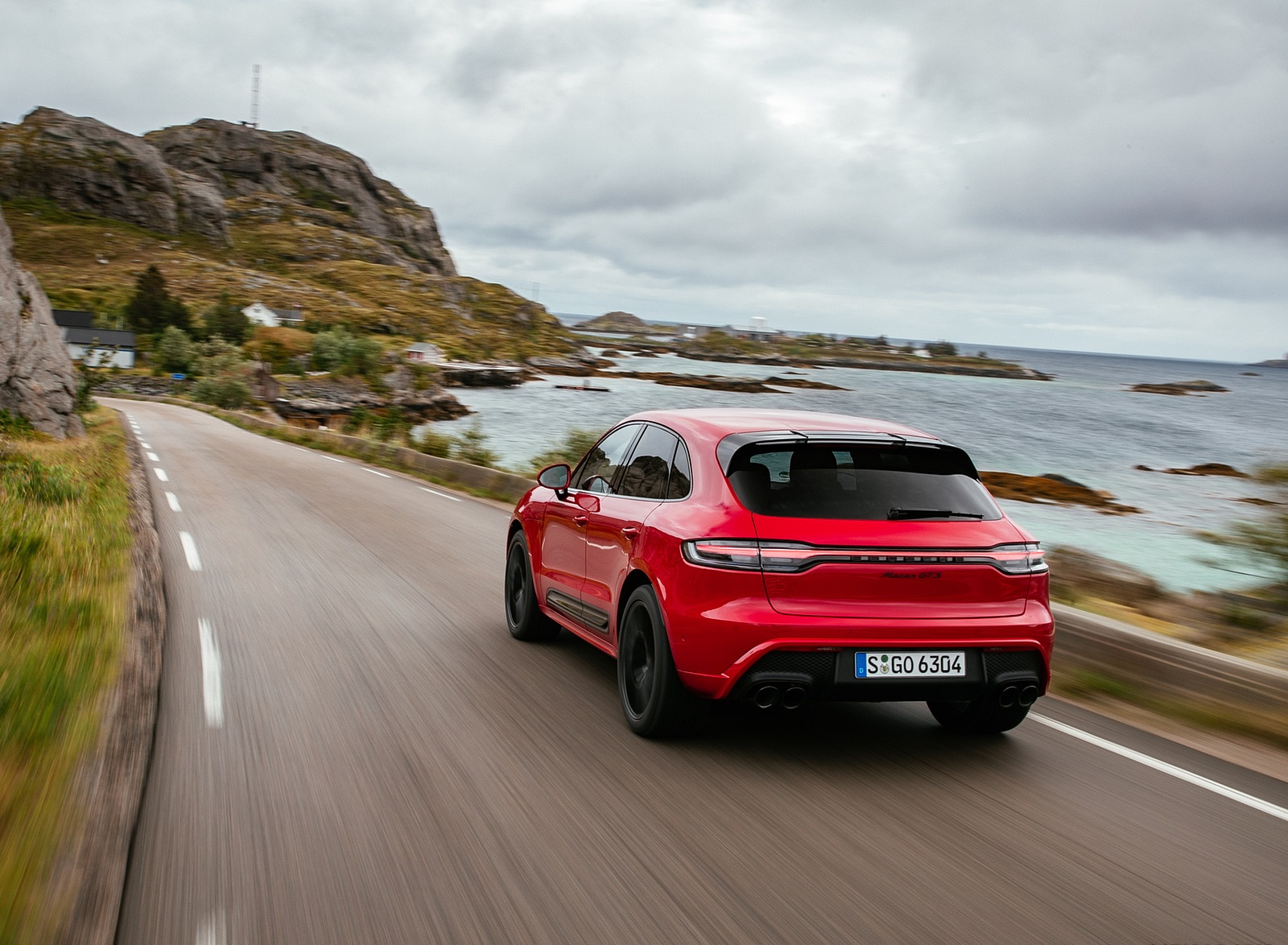 2022 Porsche Macan GTS (Color: Carmine Red) Rear Three-Quarter Wallpapers #21 of 229