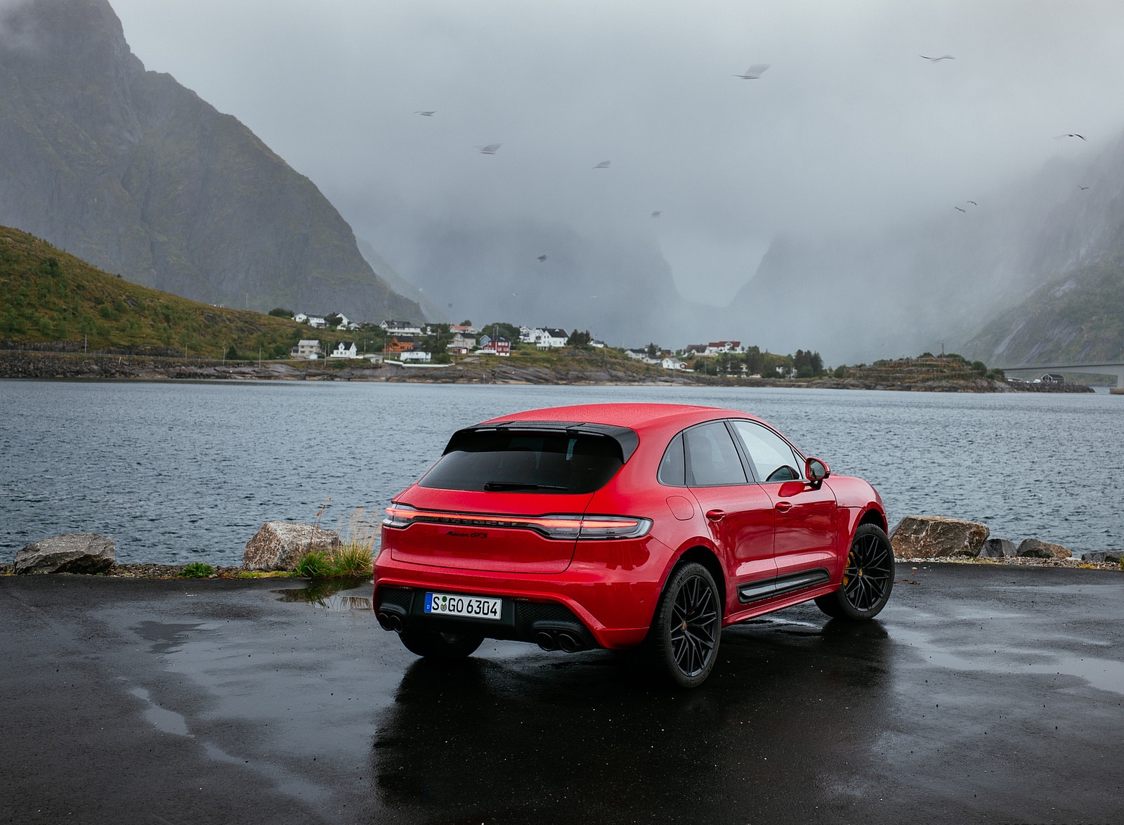 2022 Porsche Macan GTS (Color: Carmine Red) Rear Three-Quarter Wallpapers #40 of 229