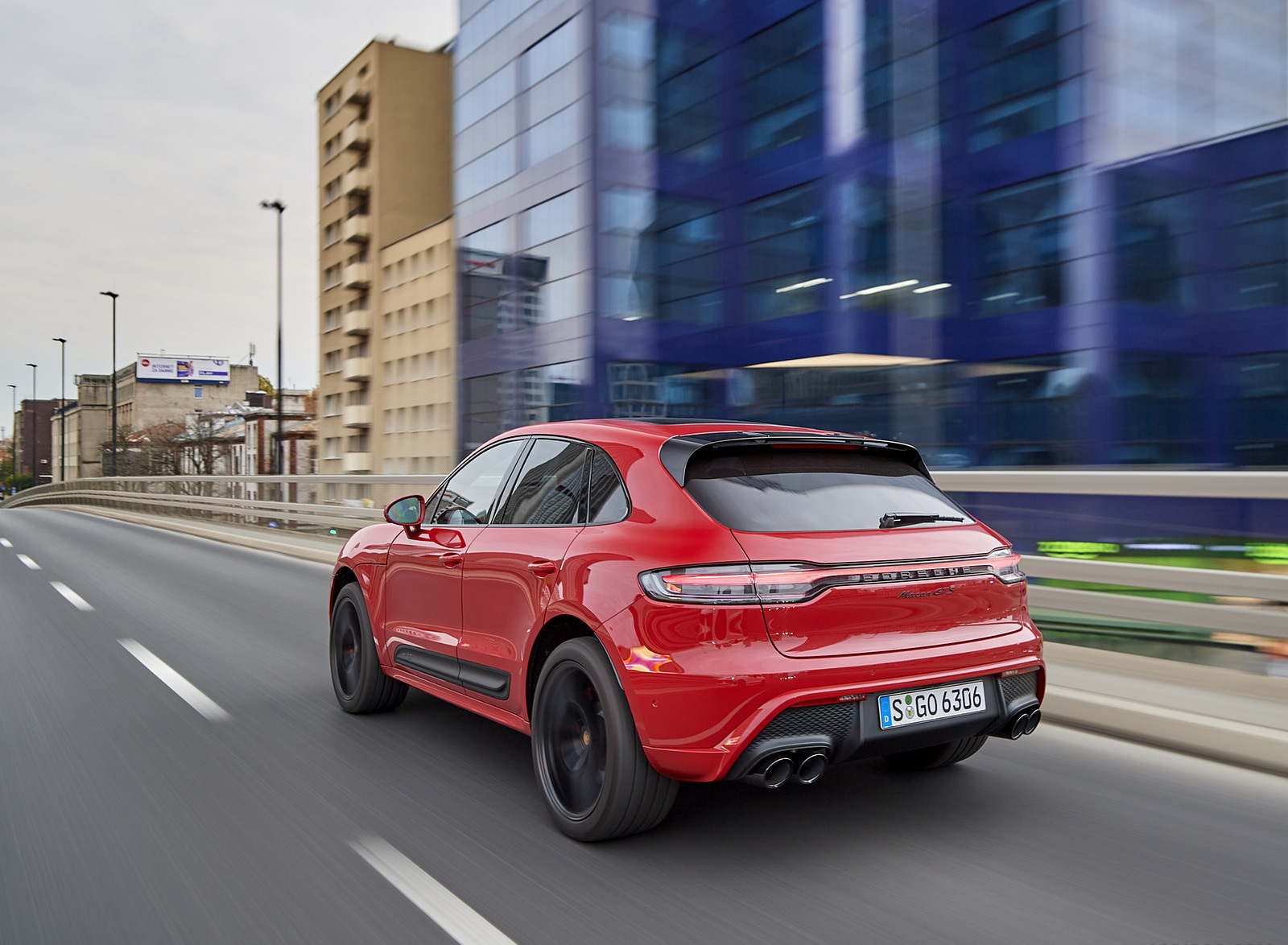 2022 Porsche Macan GTS (Color: Carmine Red) Rear Three-Quarter Wallpapers #206 of 229
