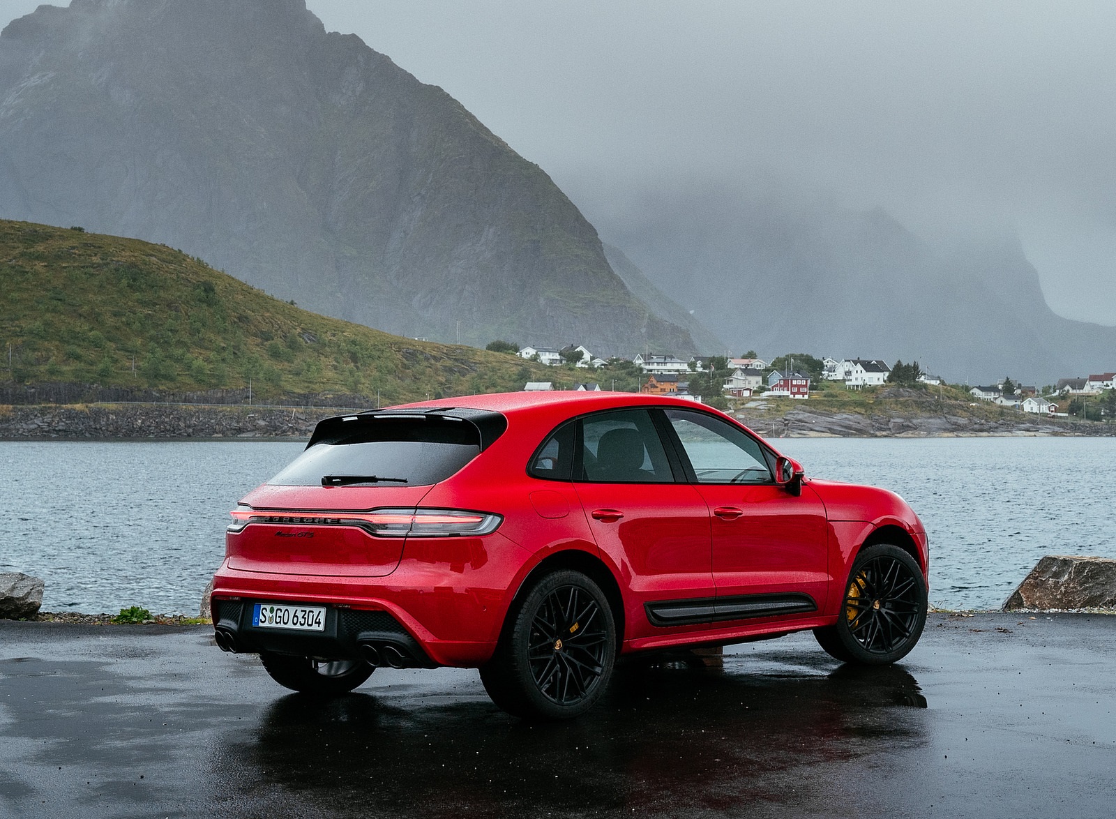 2022 Porsche Macan GTS (Color: Carmine Red) Rear Three-Quarter Wallpapers #41 of 229
