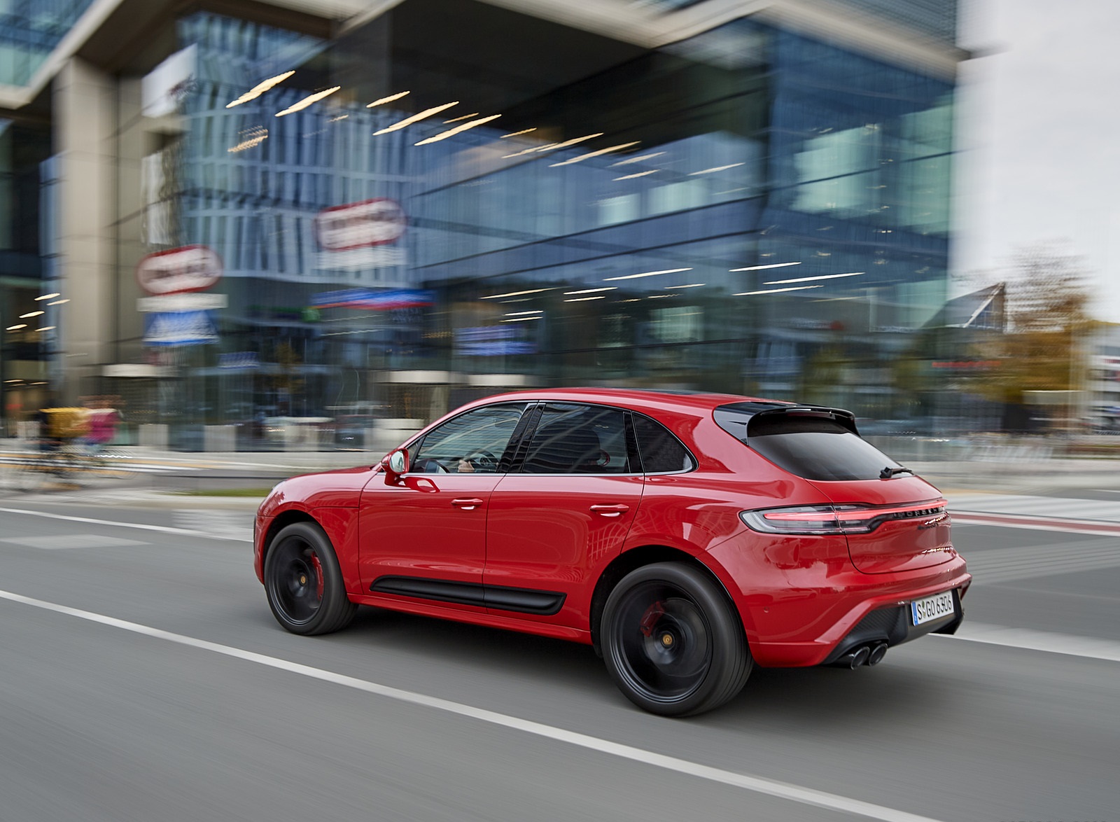 2022 Porsche Macan GTS (Color: Carmine Red) Rear Three-Quarter Wallpapers #205 of 229