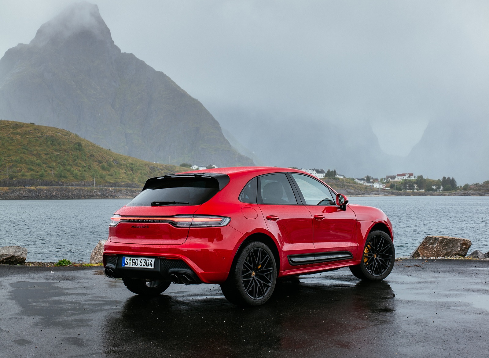 2022 Porsche Macan GTS (Color: Carmine Red) Rear Three-Quarter Wallpapers #42 of 229