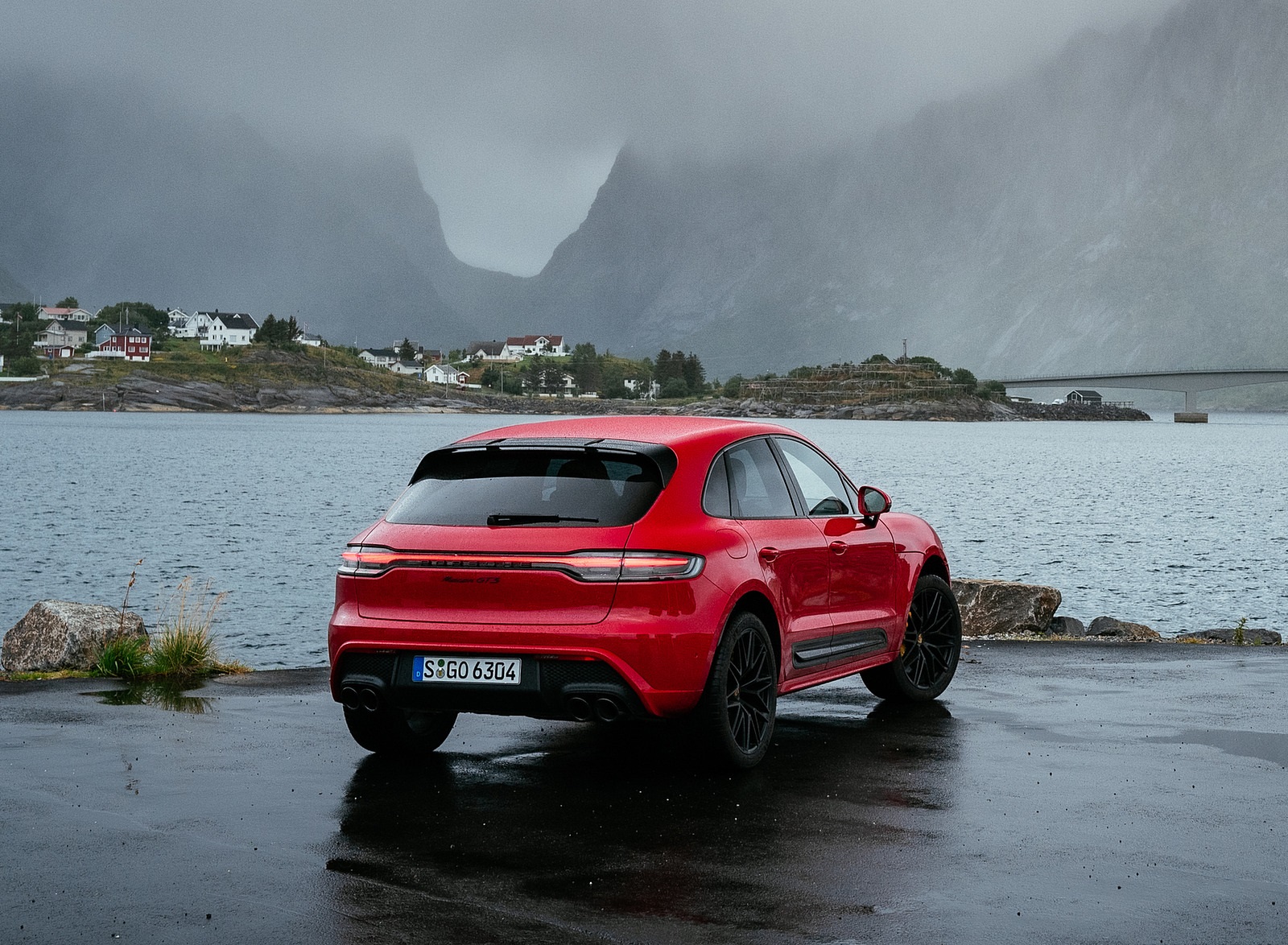 2022 Porsche Macan GTS (Color: Carmine Red) Rear Three-Quarter Wallpapers #43 of 229