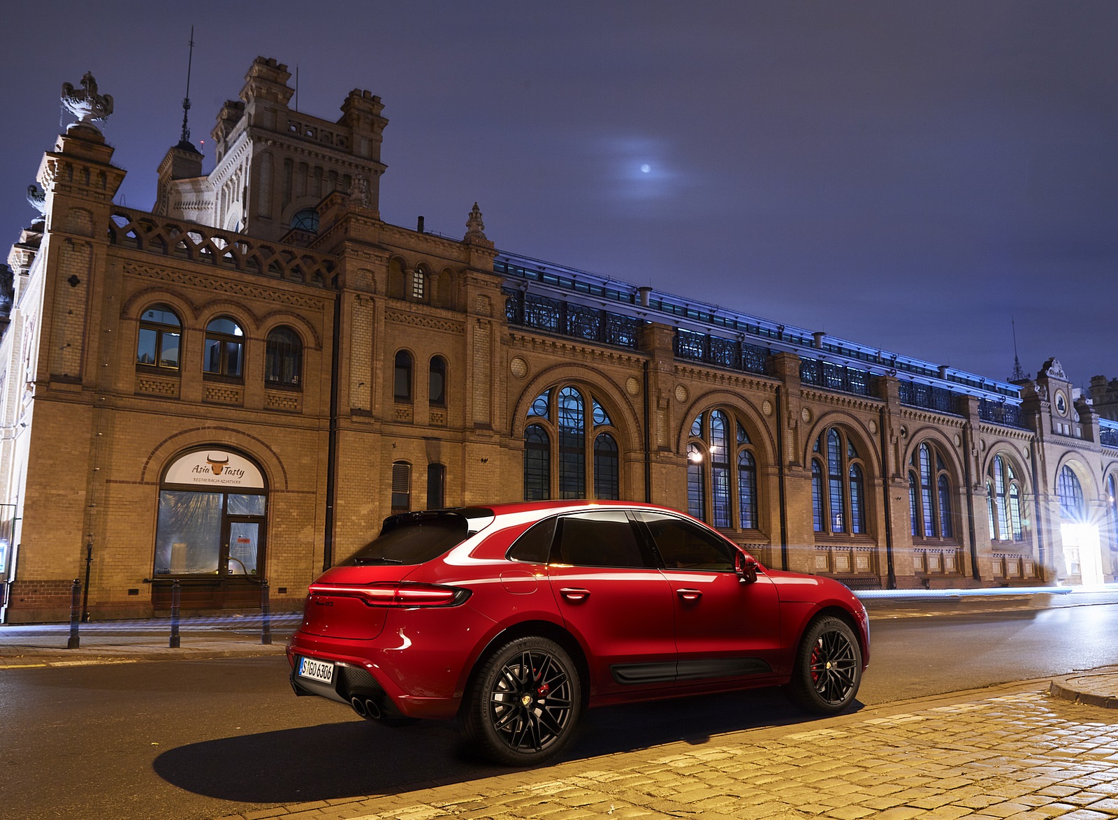 2022 Porsche Macan GTS (Color: Carmine Red) Rear Three-Quarter Wallpapers #212 of 229