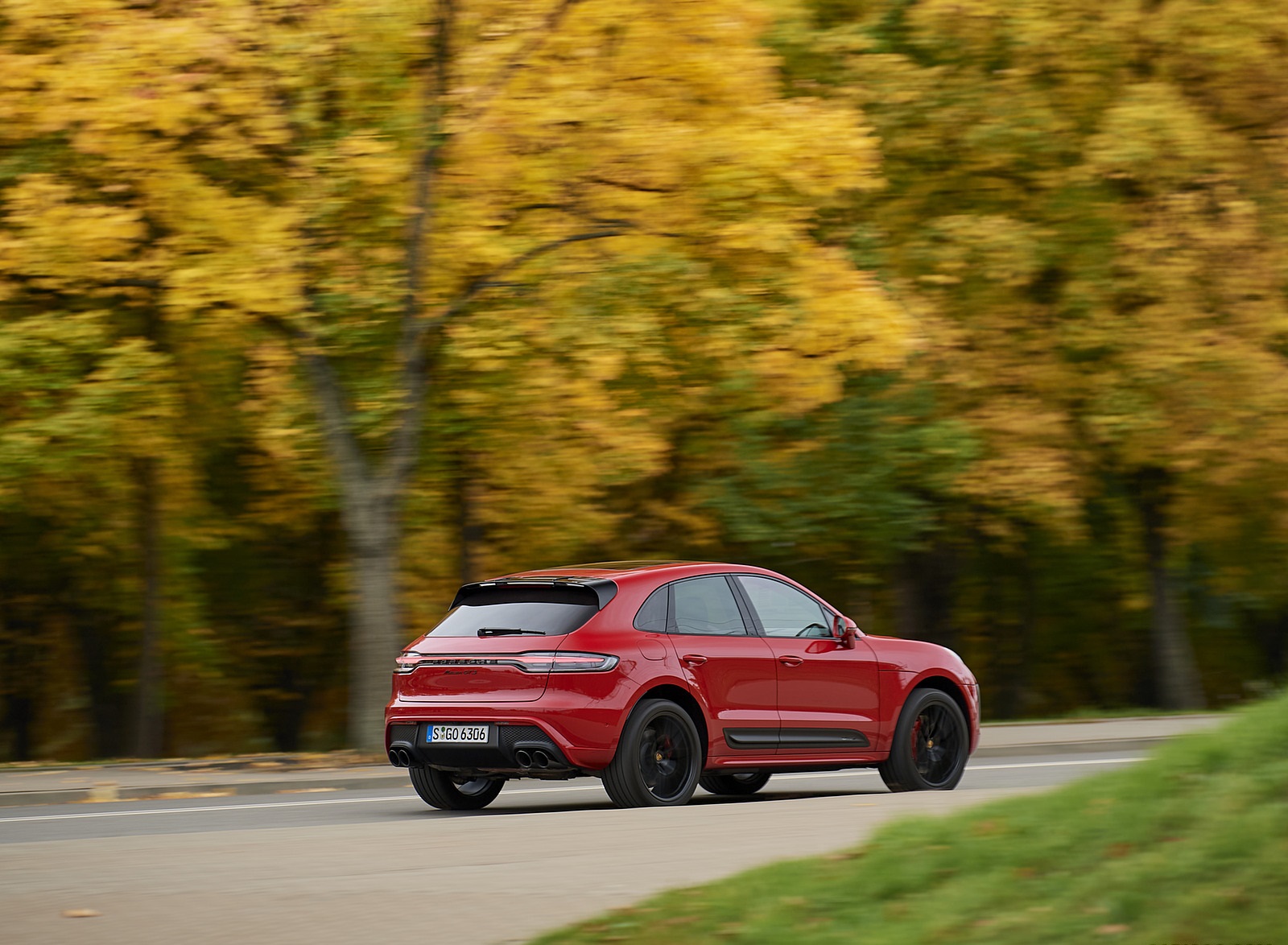 2022 Porsche Macan GTS (Color: Carmine Red) Rear Three-Quarter Wallpapers #208 of 229